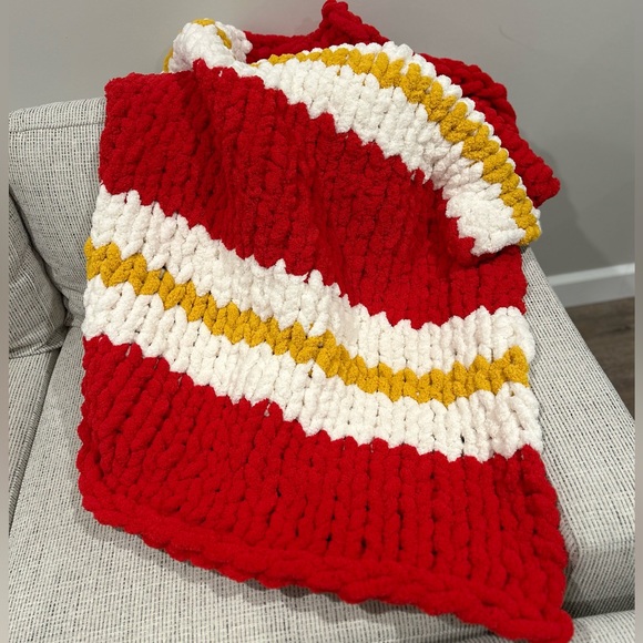Super Bowl Champs Chief’s - inspired Chunky Knit Throw Blanket - Picture 3 of 5